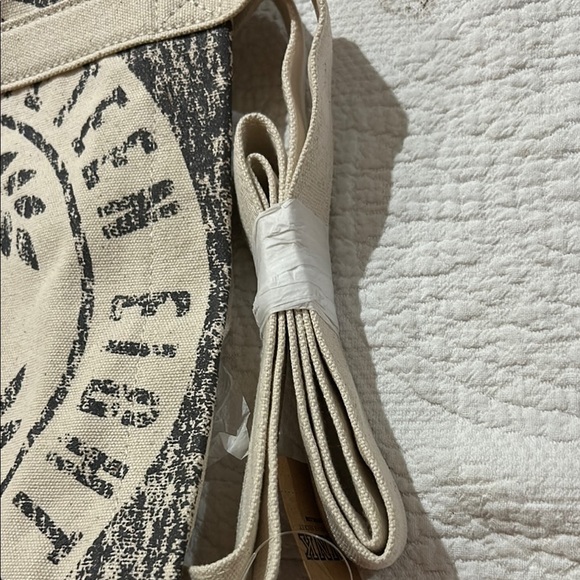 PINK Victoria's Secret Cream and Black Canvas Tote with Classic Emblem. NWT - Picture 5 of 7